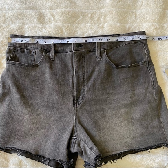 Madewell High Rise Denim Stretch Jean Shorts in Gray Slater Wash M5774 SZ- 32 - Picture 5 of 11